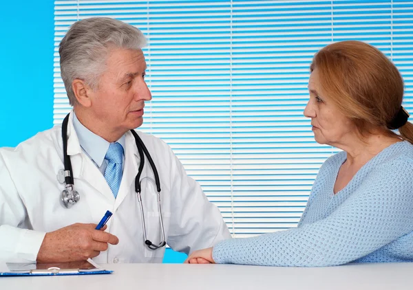 Patient and her fine doctor — Stock Photo, Image