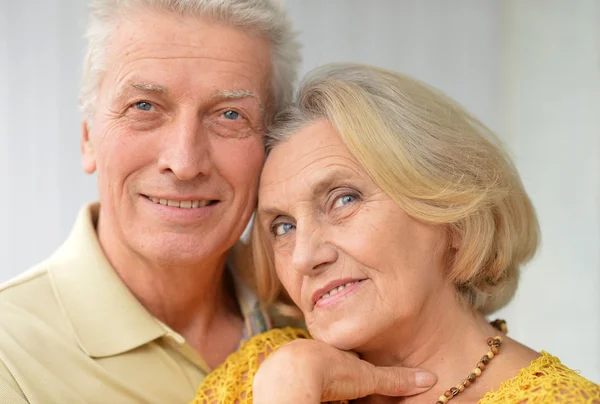 Retrato de um belo casal — Fotografia de Stock