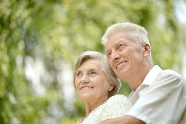 Couple de personnes âgées amoureux — Photo