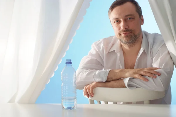 Elegante hombre decidió relajarse —  Fotos de Stock