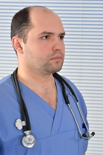 蓝色制服的一名医生的肖像 — 图库照片