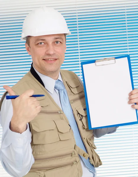 Glorioso uomo che lavora nel casco da costruzione — Foto Stock