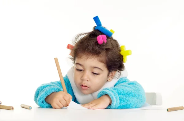 Hermosa niña descansando en casa —  Fotos de Stock