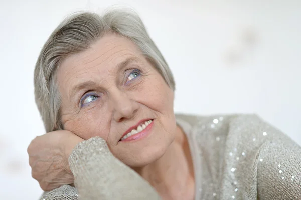 Retrato de una mujer anciana — Foto de Stock