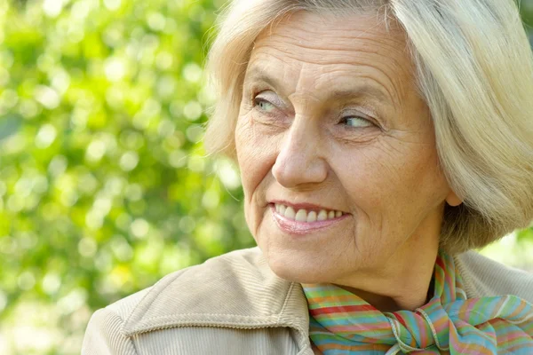 Woman on the autumn — Stock Photo, Image