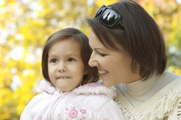 Woman with her little daughter outdoors — Stock Photo, Image