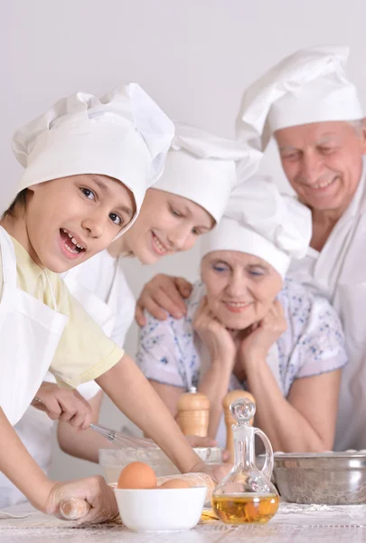 Family cooking together — Stock Photo, Image