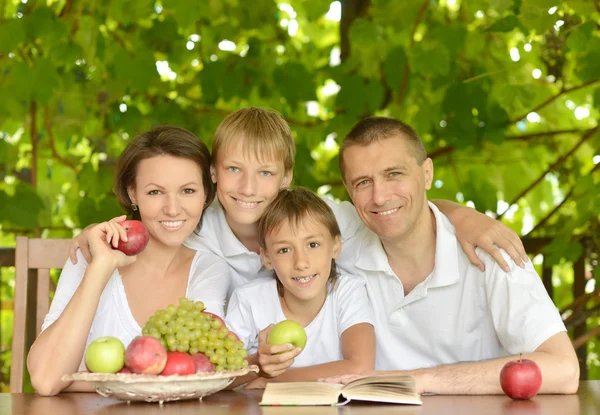 Parents et enfants heureux — Photo