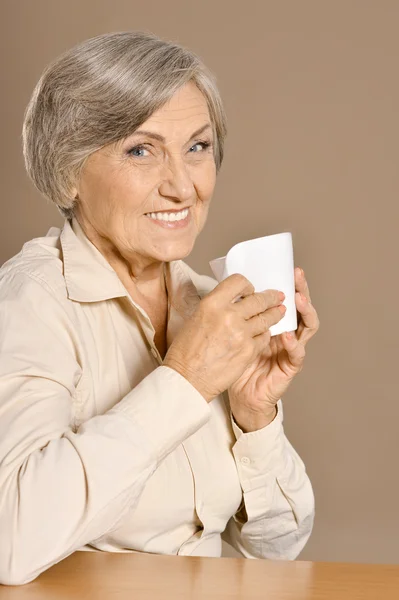 Retrato de mulher idosa — Fotografia de Stock