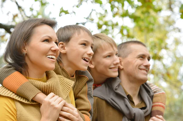 Family of four in park — Stock Photo, Image