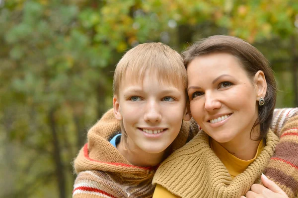Šťastná matka a syn — Stock fotografie
