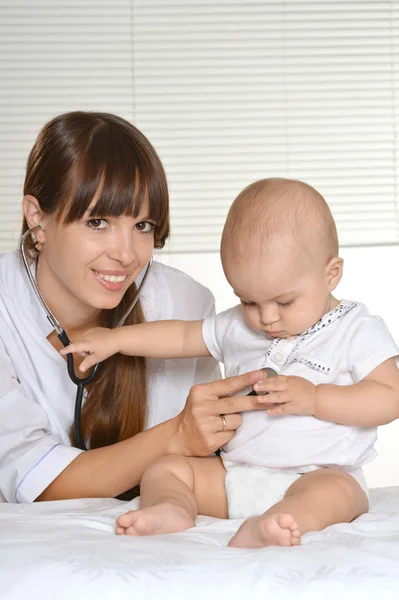 Hermoso niño pequeño — Foto de Stock