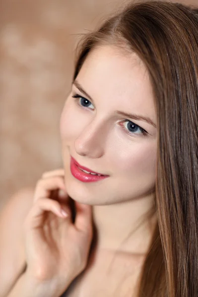 Carino giovane donna con i capelli biondi — Foto Stock