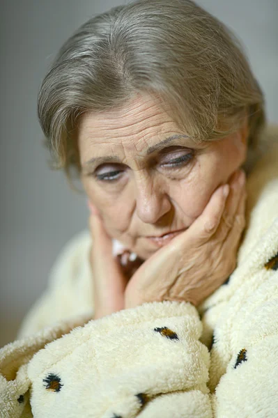 Mulher com um lenço — Fotografia de Stock