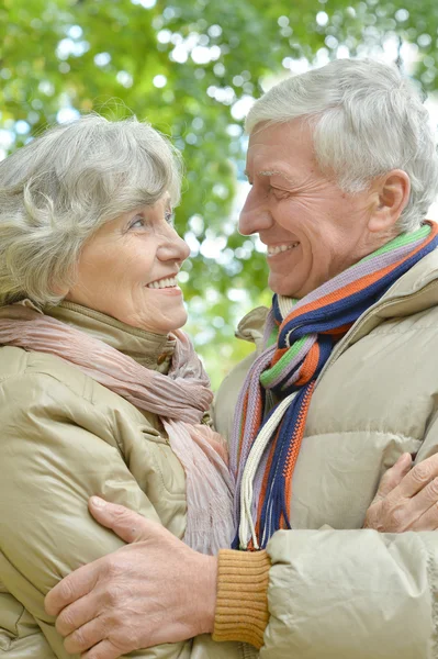 Couple walking in the park — Stock Photo, Image