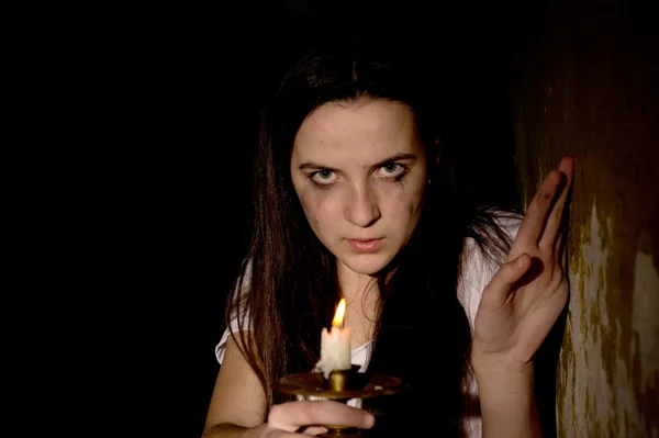 Frightened young woman — Stock Photo, Image