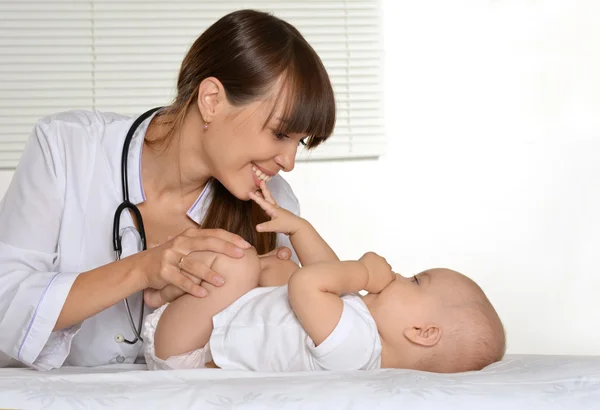 Trevlig ung baby — Stockfoto