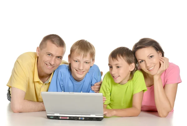 Família com laptop — Fotografia de Stock