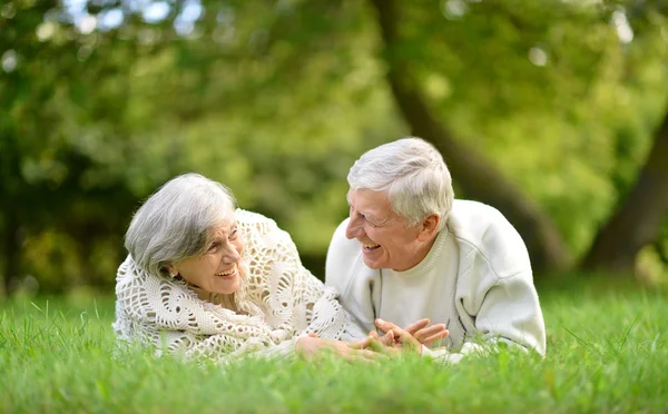 Szczęśliwa para seniorów — Zdjęcie stockowe