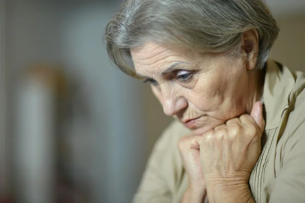 Triste femme âgée — Photo
