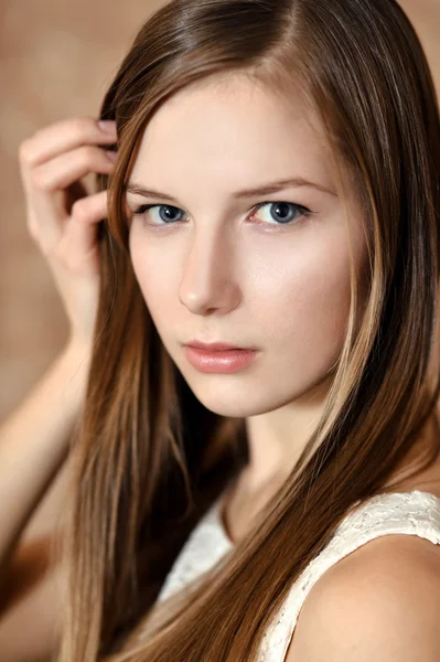 Carino giovane donna con i capelli biondi — Foto Stock