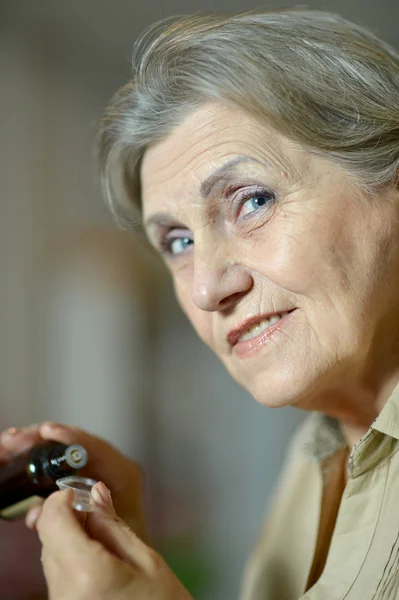 Portrait of an older woman — Stock Photo, Image