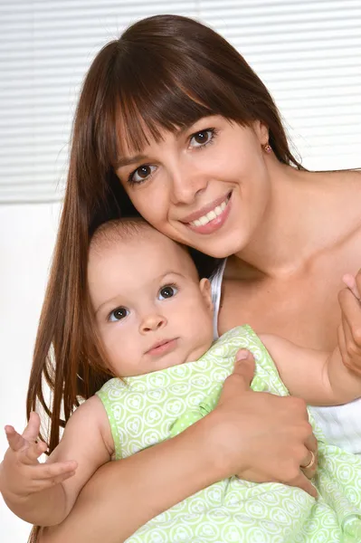 Mãe com seu bebê — Fotografia de Stock