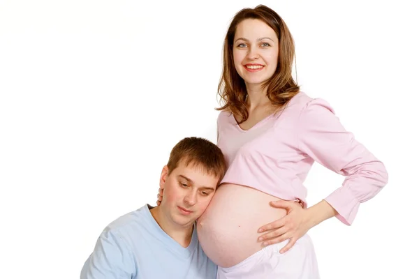 Bella donna incinta felice e suo marito — Foto Stock