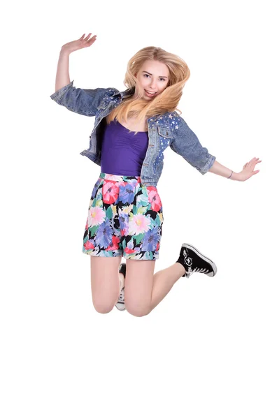 Chica atractiva en pantalones cortos de colores —  Fotos de Stock