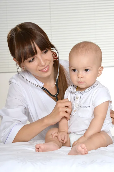 Schönes kleines Kind — Stockfoto