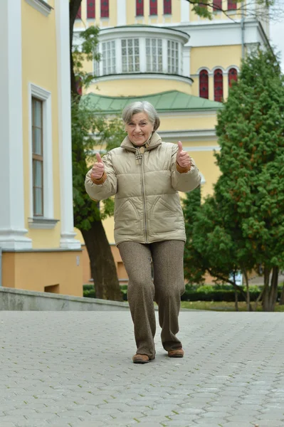 매력적인 노인 여성 — 스톡 사진