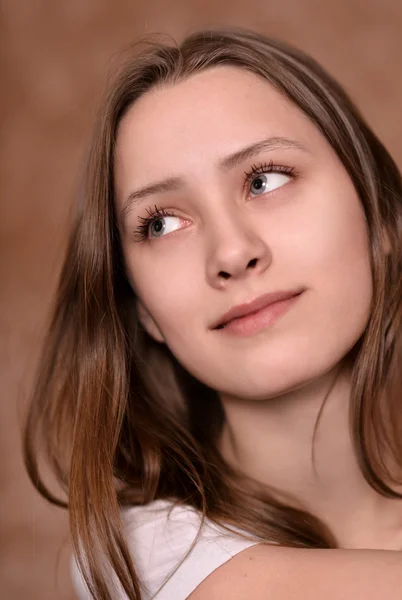 Portret van vrij tienermeisje — Stockfoto