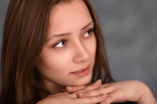 Portrét krásné dospívající dívky — Stock fotografie