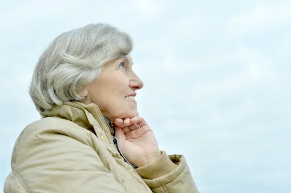 Aardige oudere vrouw — Stockfoto