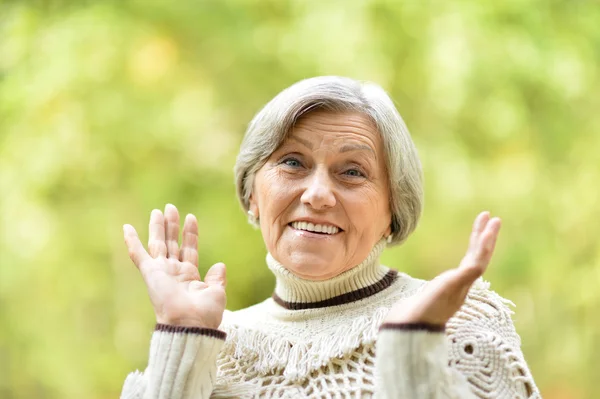 Nette alte Frau — Stockfoto