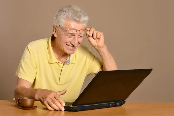 Hombre viejo feliz — Foto de Stock