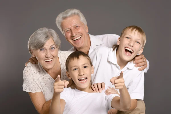 Abuelos con nietos — Foto de Stock