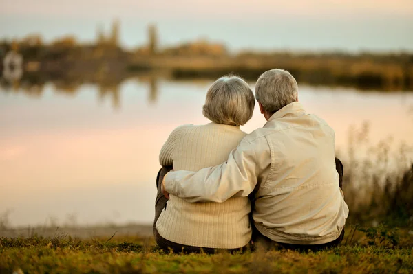 Elderly couple in nature — Stock Photo, Image