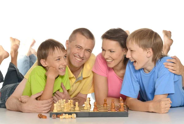 Familia jugando ajedrez — Foto de Stock