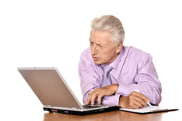 Idős üzletember, a laptop — Stock Fotó