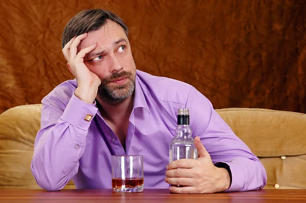 Man getting drunk — Stock Photo, Image