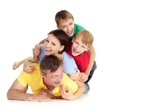 Stora familjen i ljusa t-shirts — Stockfoto