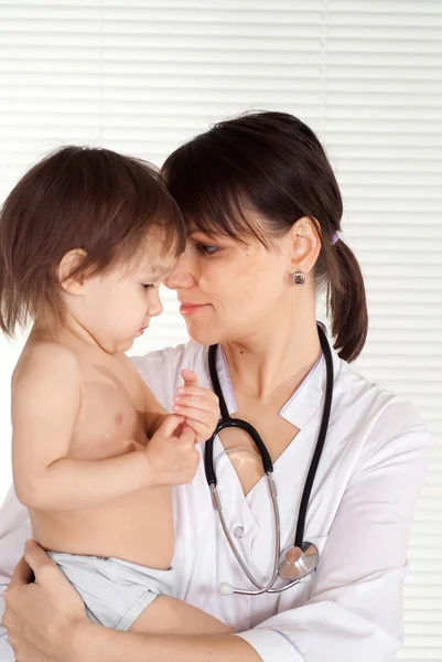 Schattig klein meisje — Stockfoto