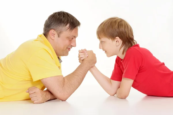 Carino le persone in magliette luminose — Foto Stock