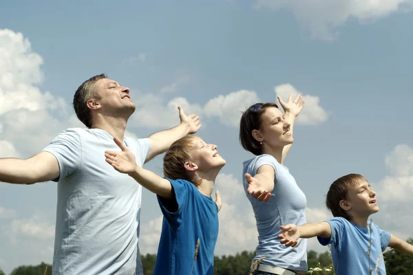 Famiglia felice di quattro persone — Foto Stock