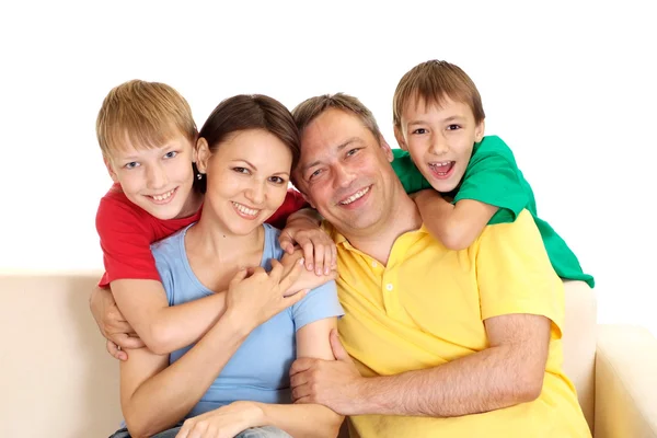 Fijne familie in heldere t-shirts — Stockfoto