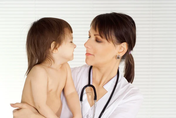 Beautiful physician with small patient — Stock Photo, Image
