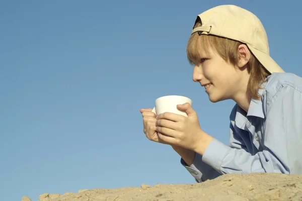 Funny boy went on the nature — Stock Photo, Image