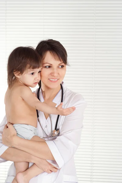 Doc with newborn — Stock Photo, Image