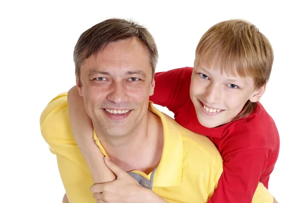 Familia simpática en camisetas brillantes — Foto de Stock